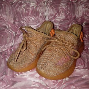 Yeezy boost 350 V2 kids (Size 8)